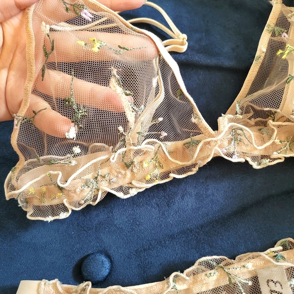 Like New Etam Lace Bralette - Picture 5 of 6